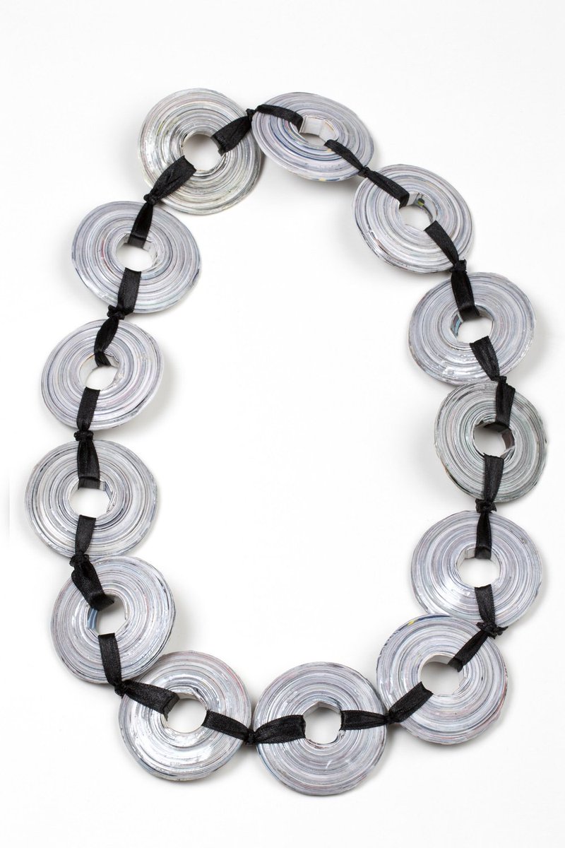 Pensando en regalos para #DiaDeLaMadre?

Aquí tenemos todo que podría desear, abajo de un solo techo; como la collar 'Chale' #HechoAMano