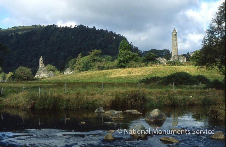MonasticIreland's tweet photo. #Glendalough lies in a glacial valley with 2 lakes. The Irish name Gleann dá Locha means 'Valley of the 2 Lakes' https://t.co/4nEQqzBfyb https://t.co/qgnqU7bMoh