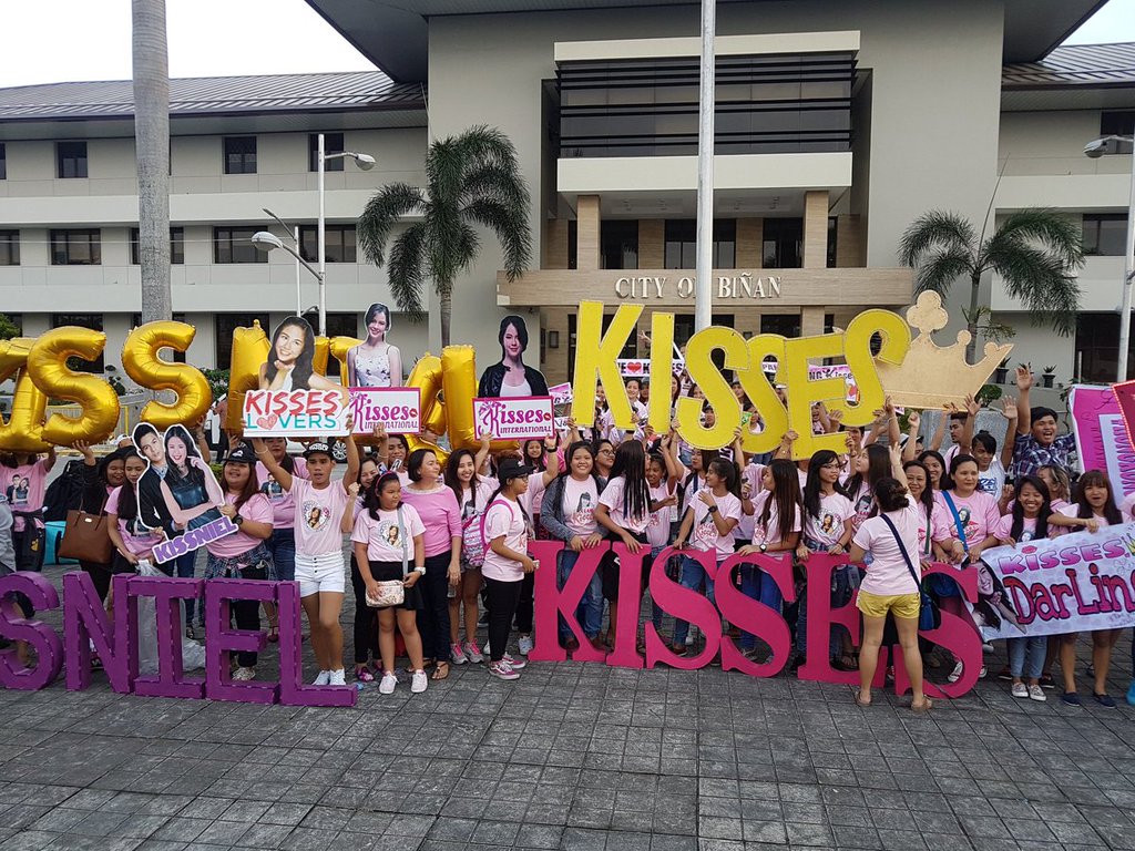 KissesDelavin tweet picture