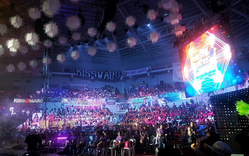 KissesDelavin tweet picture