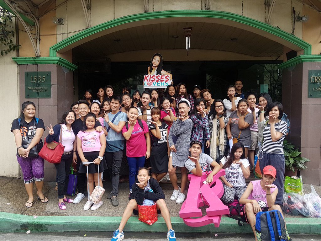 KissesDelavin tweet picture