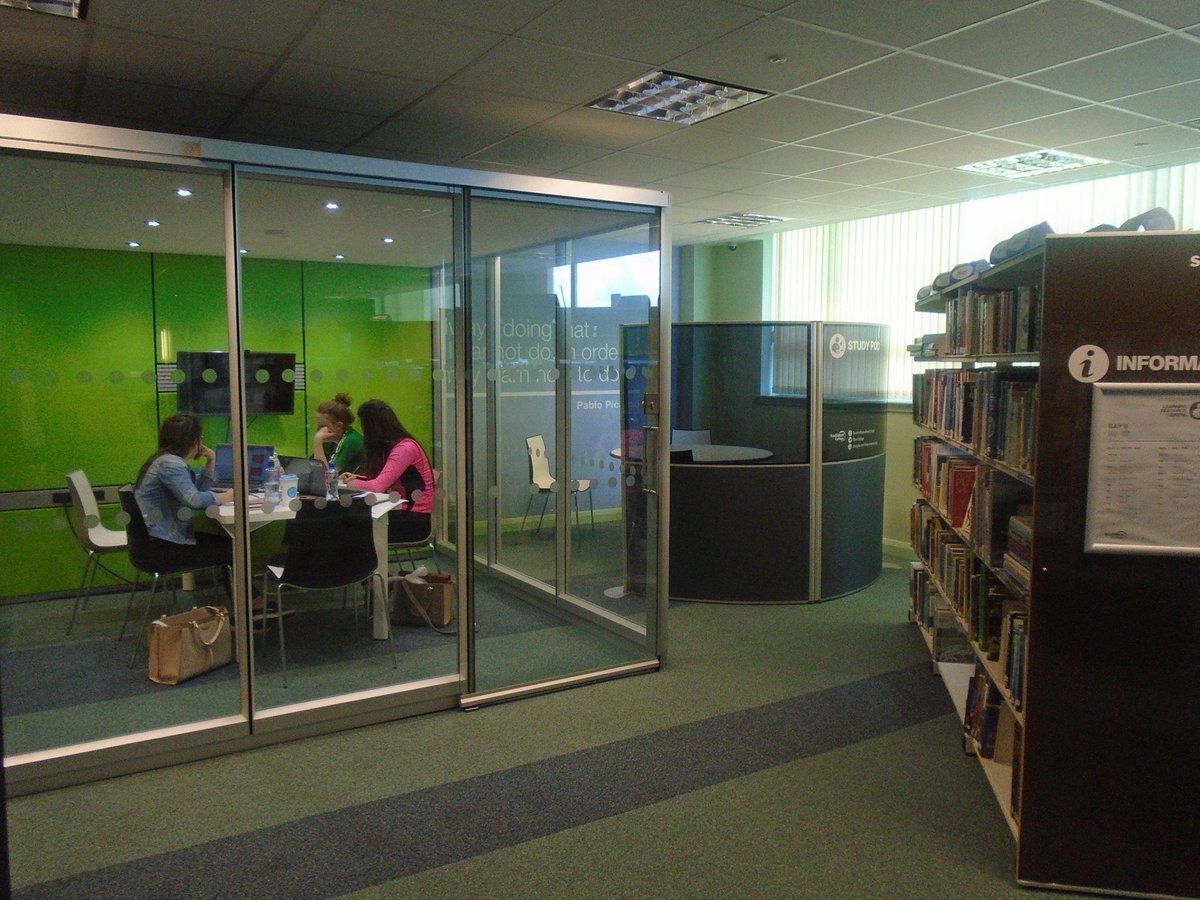 swclrc3's tweet photo. What a great turnout today in the LRC!
If you haven't already, come and enjoy our wonderful facilities like many other SWC students🤓 #LRC https://t.co/lGZaWkujHr
