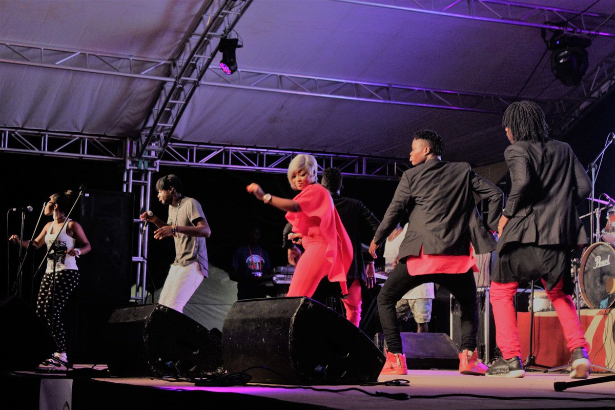 masadabidjan's tweet photo. #masa2016 le "Coupé décalé" était de la fête avec Bamba Amy Sarah
@bambaamysarah_ @RTI_Officiel  @CoupeDecale225  @DougCoupe #masa2018 https://t.co/ei7gy1mM3h