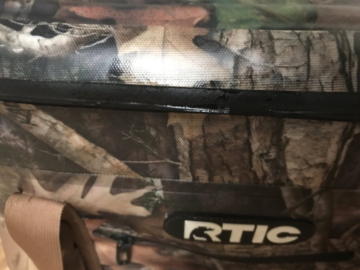 donniesd's tweet photo. You get what you pay for. Avoid RTIC at all costs. #crap #coolers #fooled #wastofmoney #neveragin @RTICCoolers https://t.co/rdXiEVDtDS