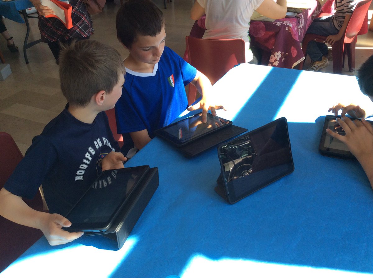 AnneCeCallejon's tweet photo. #PLJ70 Toujours magique de voir que @BookCreatorApp émerveille les enfants ! @DSDEN70 @Canope_70 https://t.co/kLbvMxpqFp