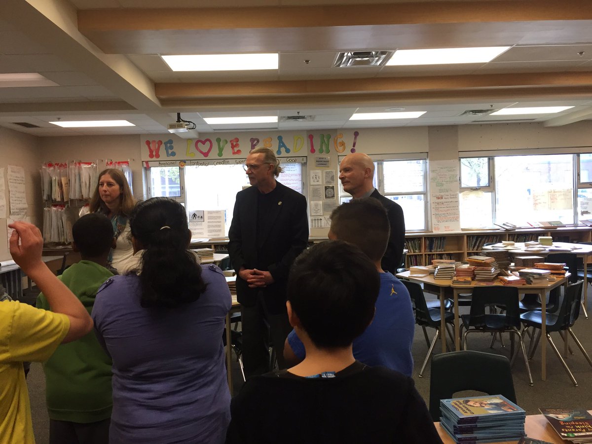 CathyWeverHWDSB's tweet image. Every student at Cathy Wever will take home a book today thanks to First Book Canada, Hamilton Public Library and the Rotary Club