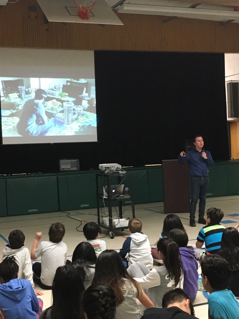 EJSandPS's tweet photo. @marc_saltzman sharing with students about future careers. #StudentCareerConference https://t.co/ROPOKxS5CY