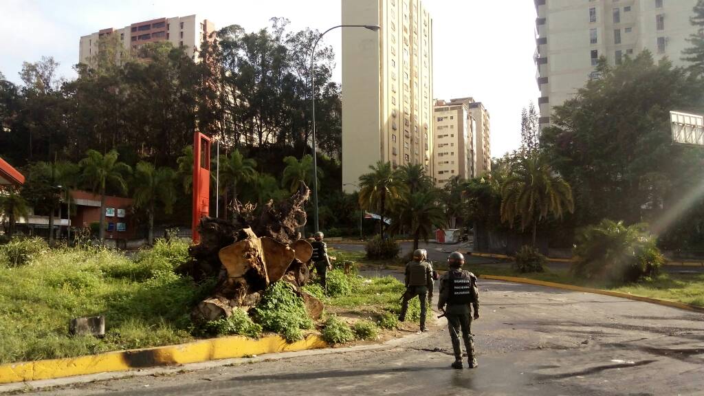 NoticiasIrm's tweet photo. Reportan represión en #LosNuevosTeques 9.49 am #17mayo https://t.co/a58h56J1px