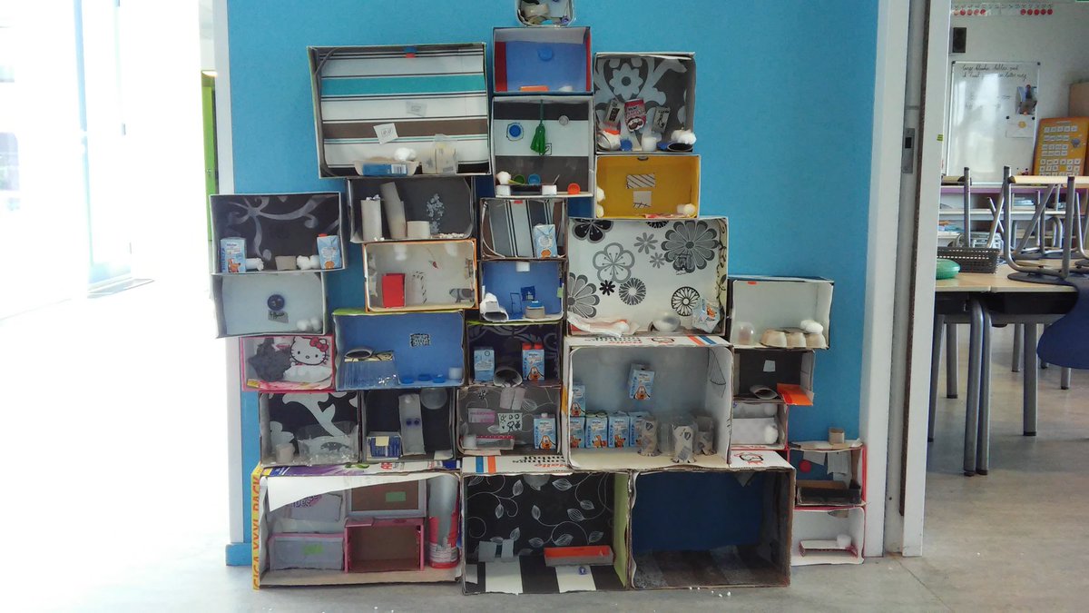 Met schoenendozen en kosteloos materiaal bouwt groep 3A een compleet huis! #IPC #Gebouwenenconstructies #milepost1 <a href="/KeizerskroonBS/">De Keizerskroon</a>