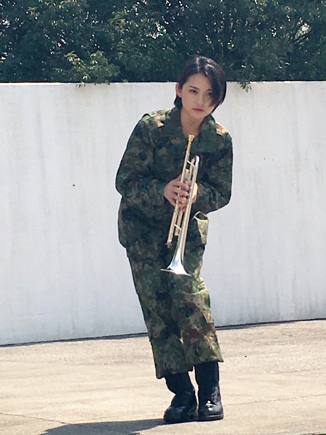 鈴木咲 面白いシチュエーションの写真が出て来たw 自衛隊の雑誌mamorで自衛隊の基地にお邪魔した時の写真 T Co 9zuswk3cn4 Twitter