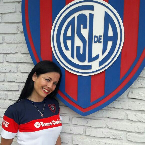 LoreRial1's tweet photo. #NuevaFotoDePerfil #CaslaTeAmo ❤💙 https://t.co/sXQxroxFBr