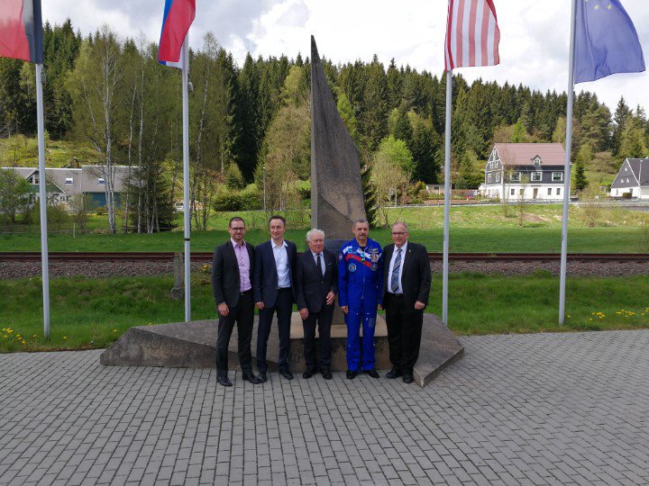 Sternwarte_Info's tweet photo. #Raumfahrttage: m.#Astronaut H.#Schlegel J.#Wörner M.Maurer @Explornaut S. #Jähn|@gerhardkowalski|Foto @eclipsemarco|https://t.co/zZK7msSpk0 https://t.co/FXWmV8NRFg