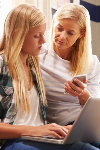 Feeling overwhelmed, parents? Here’s your online safety cheat sheet! buff.ly/2qOqV7N
#family #parenting
