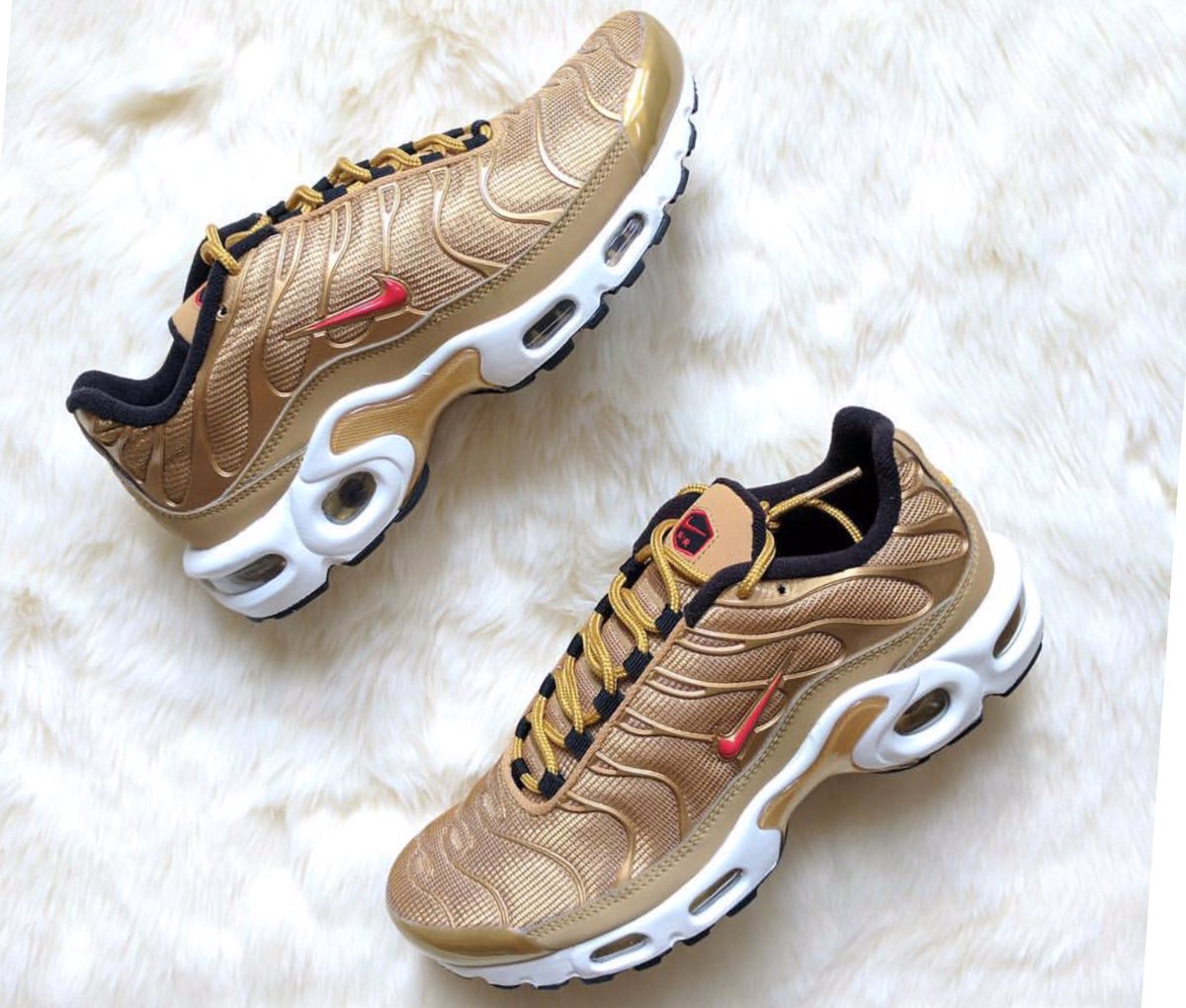 nike air max plus womens champs