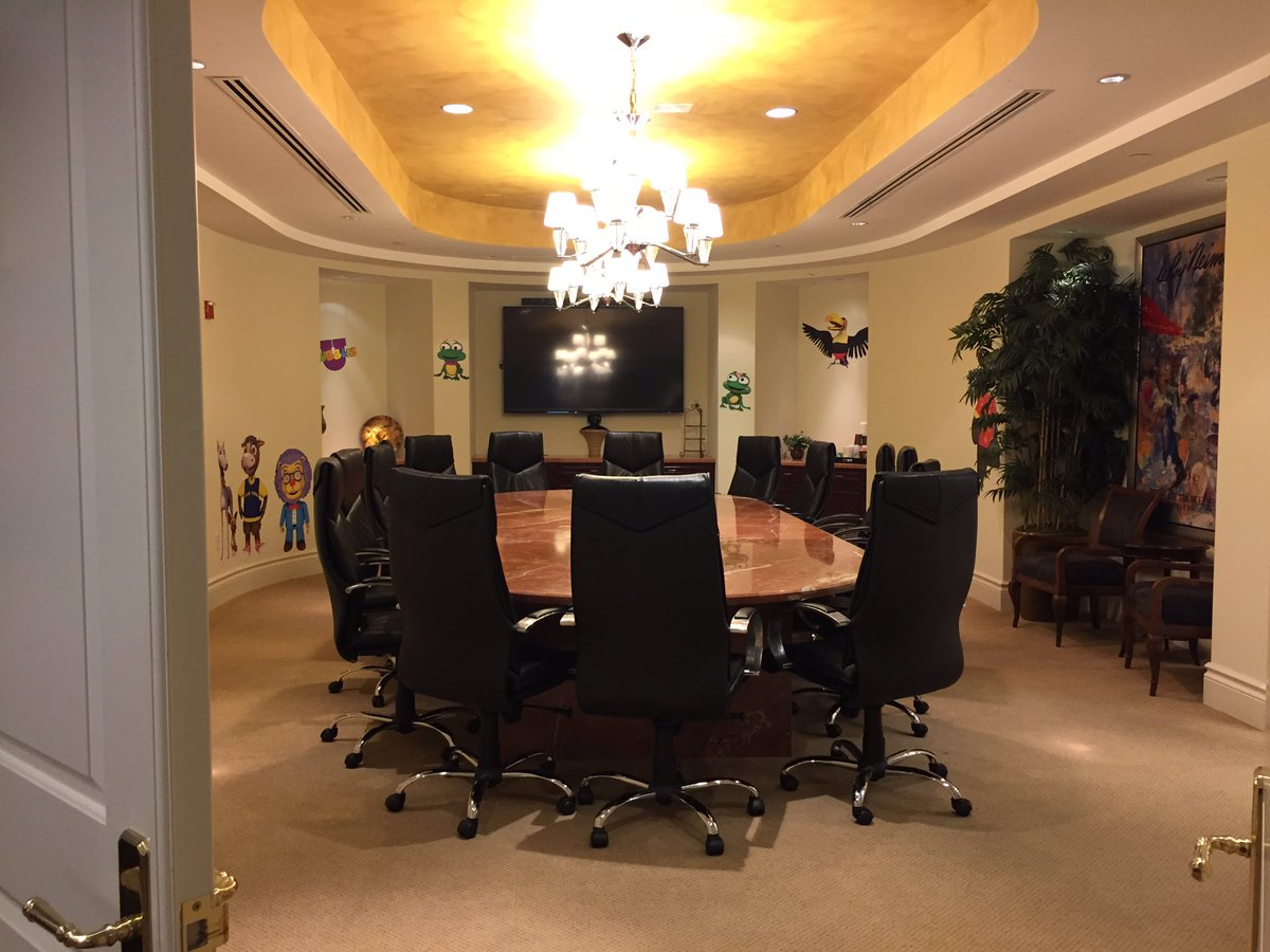 eeeimmas's tweet photo. One day I'll have a meeting in here! #LearnPlayGrow #dreambig #TLERoseland https://t.co/QP5Cu00UzP