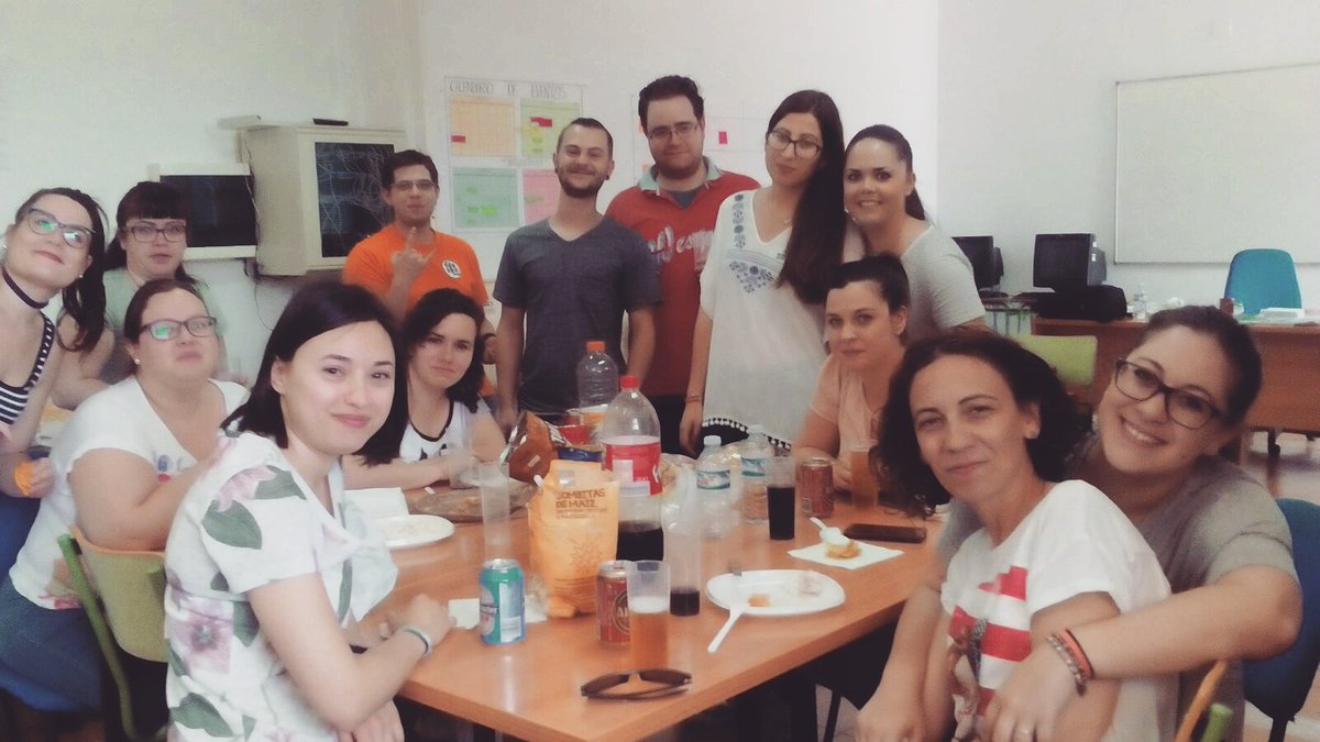 equipolanzaLEN's tweet photo. Precioso y emotivo #ActoDeClausura de #LanzaLÉN 😘
Somos un equipo muy unido, nos queremos muchísimo, y las lágrimas no han podido evitarse. https://t.co/W40xx3jHCr