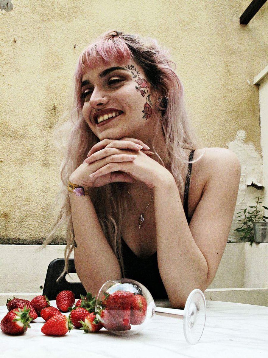 solennknezevic's tweet photo. 🍓🌸 by @Laurie_Lafargue https://t.co/F9J0O1hM5R