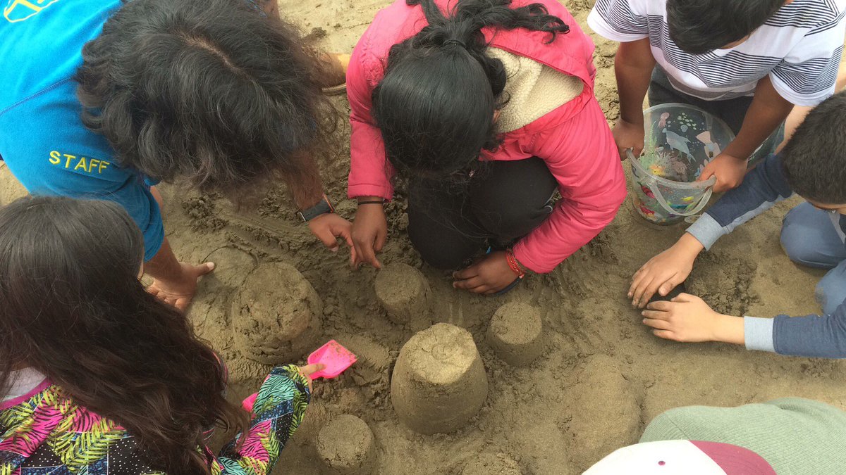 pinner_park's tweet photo. Oh I do like to be beside the seaside 🏖 #PGL #sandcastlechallenge https://t.co/cMfftvPCqk