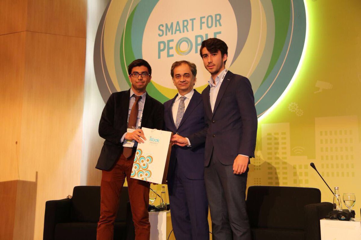 hayribaracli's tweet photo. #WorldCitiesExpoİstanbul un kapanışında, Start-up projesi kapsamında 35 genç girişimci arasından dereceye giren gençlere ipad hediye ettik. https://t.co/N35YbQY0AO