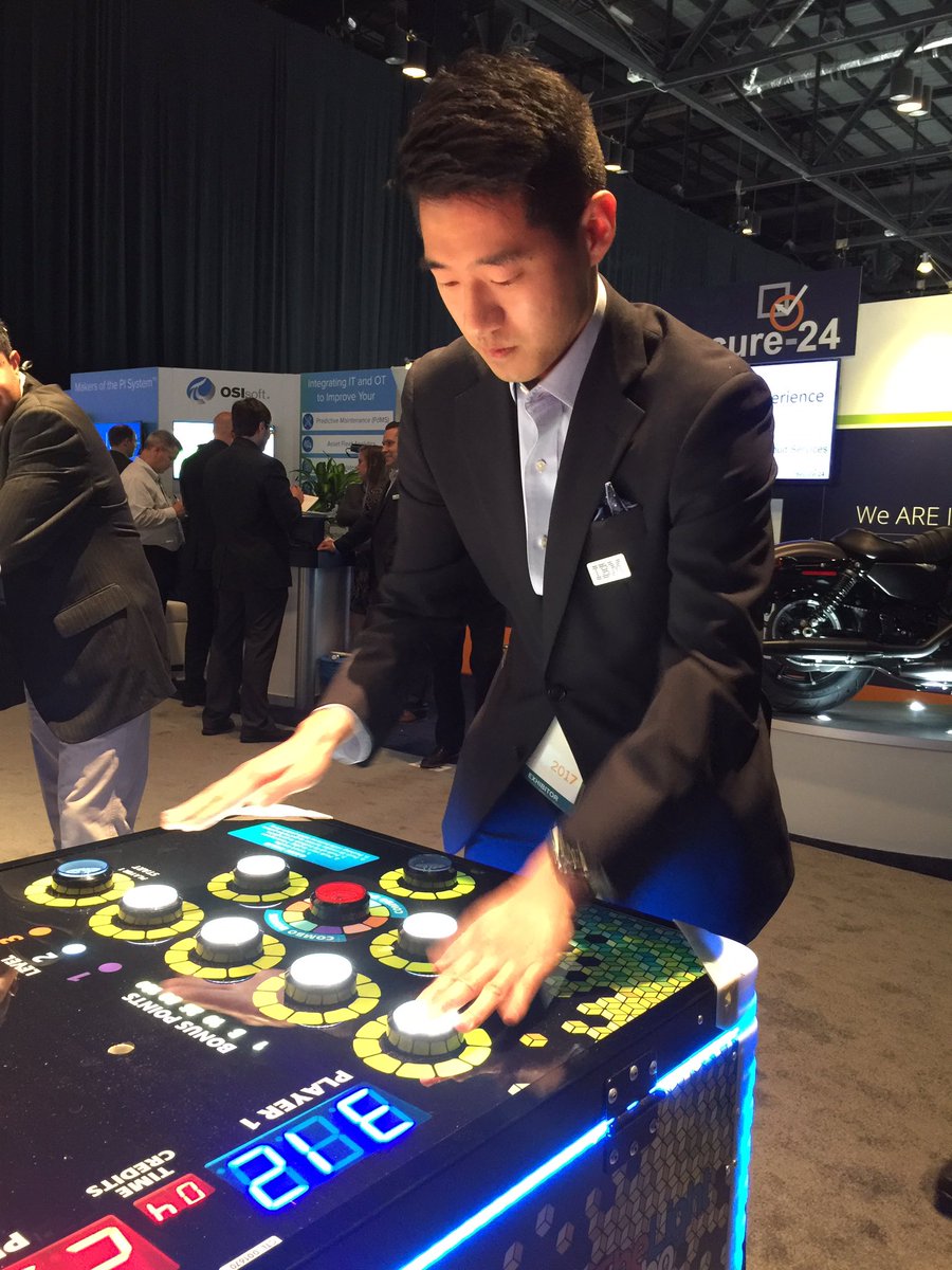 OptimaECM's tweet photo. Congratulations to Kevin Lee from IBM for winning the high score of the day yesterday! #SAPPHIRENOW #ASUG2017 https://t.co/s95LLgOcVC