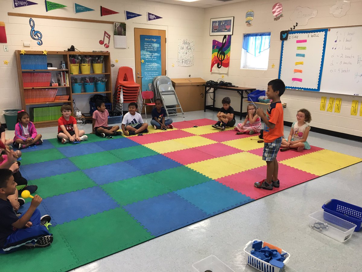 fhes_music's tweet photo. Student Conductors!!#ignitelearningbcps #bcpshuskies https://t.co/CVzGpotX7E