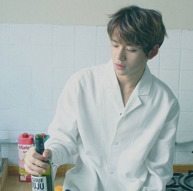 archivelucas's tweet photo. [INSTA] 170517 
#LUCAS #루카스 #YUKHEI 

capt trans: it's not alcohol!! 🍹 https://t.co/LwGrX4KArL