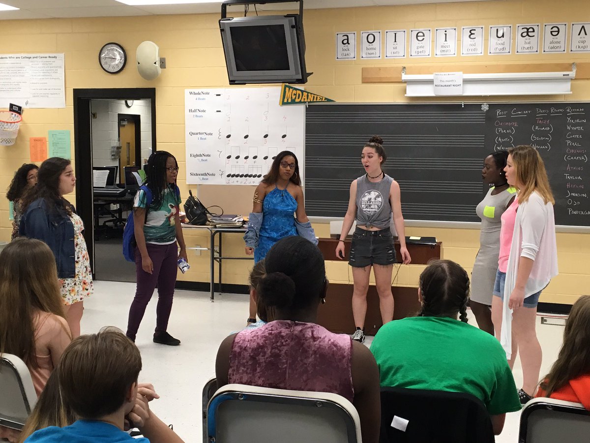 OMchoir's tweet photo. ASmelki, HMbangu, GSmith, ACapino, FOrisadipe, FTacey sing the SSBanner for Concert Choir in preparation for GRADUATION!!! Stunning sound! https://t.co/FrCjifvYOn