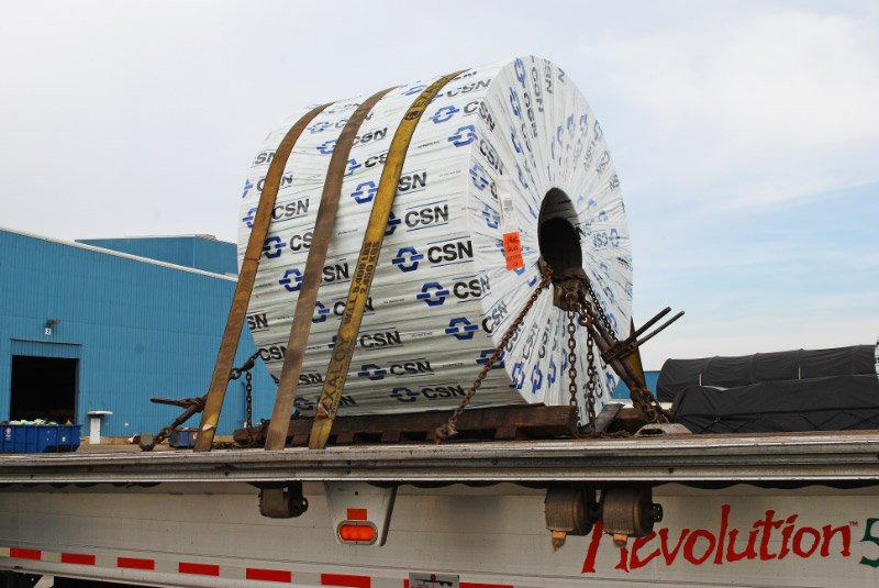 GreenLinesTrans's tweet photo. #phrase of the day: "SAFETY is part of our delivery!"  Checkout the #chains on this massive #coil  #backofourrig rocks our #logo https://t.co/W3iYh1wJdE