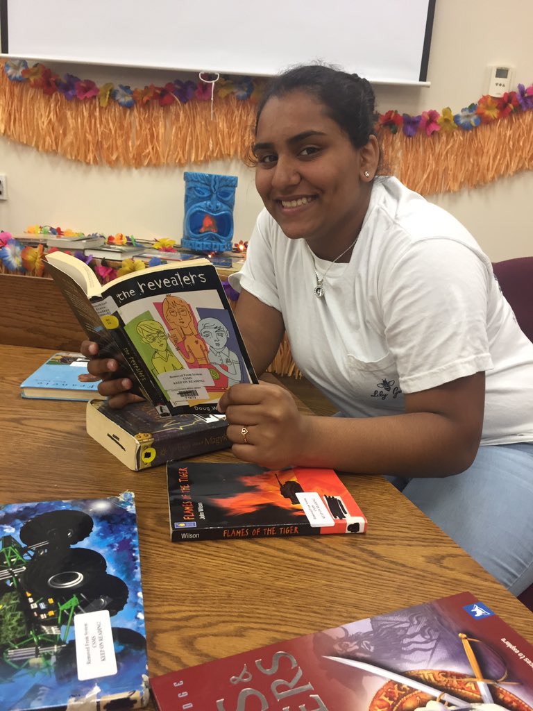 eileen_jenkin's tweet photo. @CSMS_Media @FLAnnScott Citrus Springs Middle is ready for the Summer Literacy Adventure! #csmsriseup https://t.co/EdPPrsK61G
