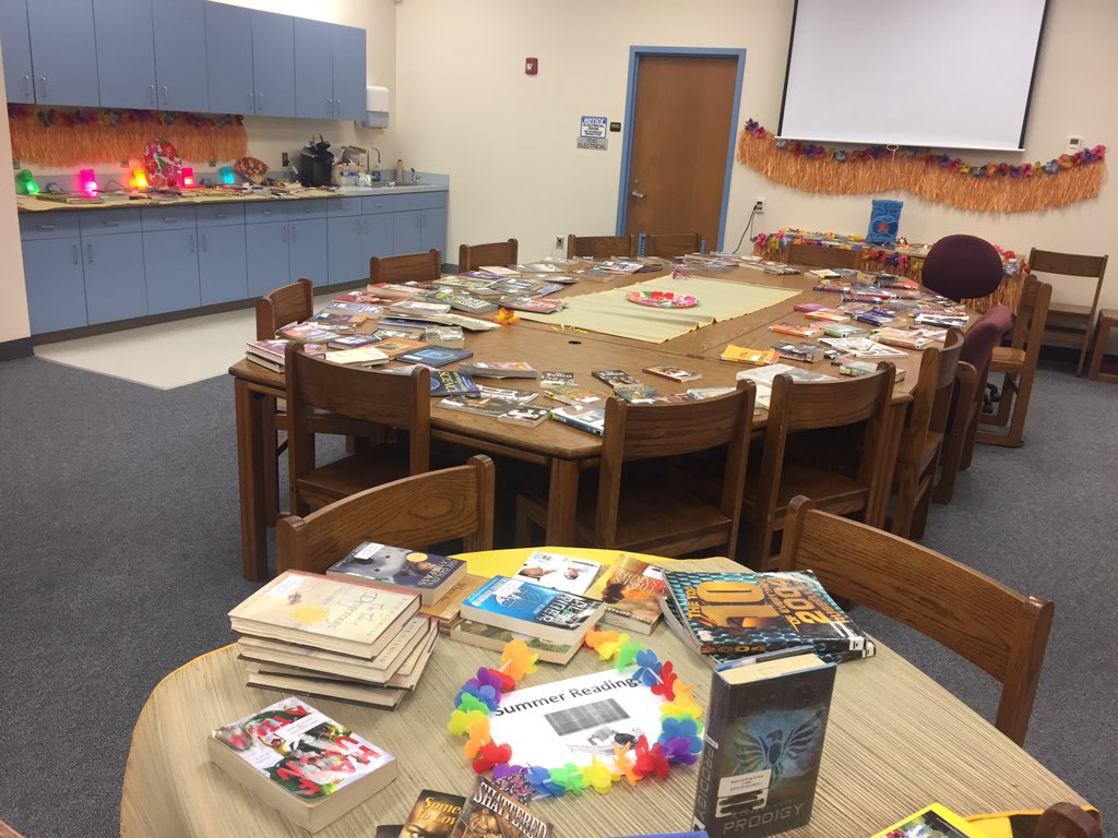 eileen_jenkin's tweet photo. @CSMS_Media @FLAnnScott Citrus Springs Middle is ready for the Summer Literacy Adventure! #csmsriseup https://t.co/EdPPrsK61G