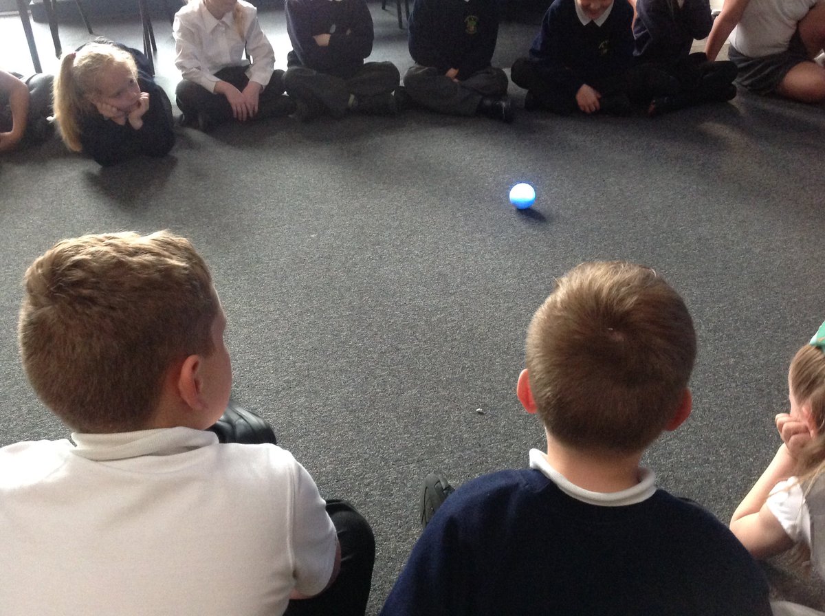 Harts_3G's tweet photo. Playing with the spheros! We can't wait to create shapes with them tomorrow! @MrsBakerClass3 #techmad #discoveringnewthinds #edtech https://t.co/NKxZ8wDIf3