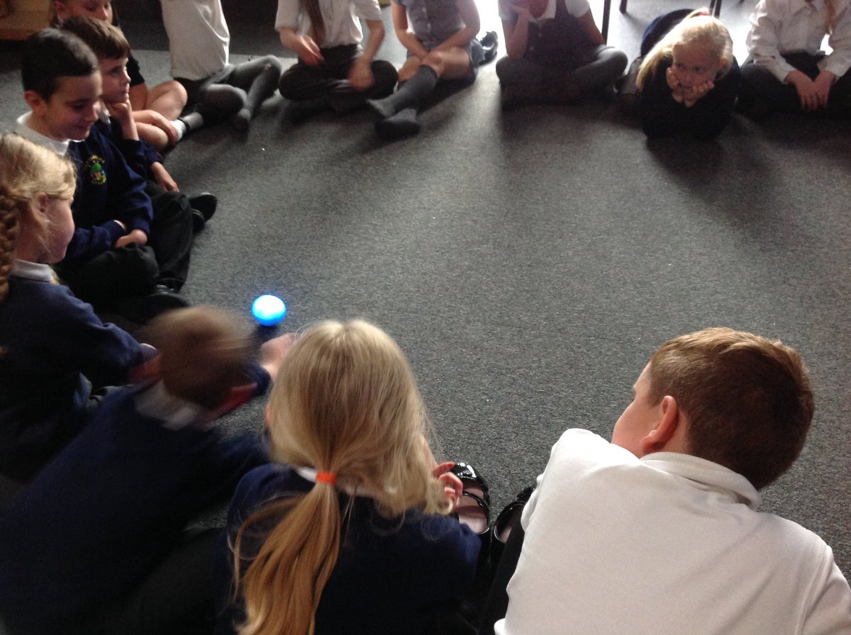 Harts_3G's tweet photo. Playing with the spheros! We can't wait to create shapes with them tomorrow! @MrsBakerClass3 #techmad #discoveringnewthinds #edtech https://t.co/NKxZ8wDIf3