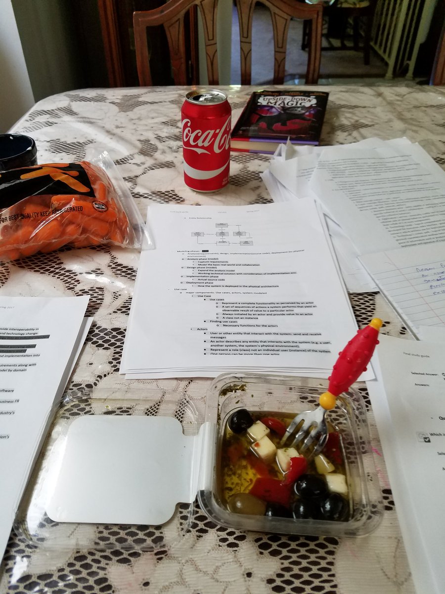 Pono_3p's tweet photo. Does anyone else use left over kids forks as a replacement tiny fancy fork?
#stressSnacking
#parentFail
#finals https://t.co/C6uD9YwL4M