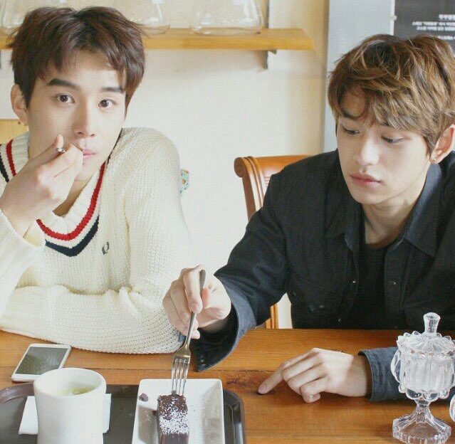 archivelucas's tweet photo. [INSTA] 170517 👬
#LUCAS #루카스 #JUNGWOO

capt trans: we ate chocolate cake 🍰 everyone, what kind of cake do you like?😋 https://t.co/n6Yue4jzsN