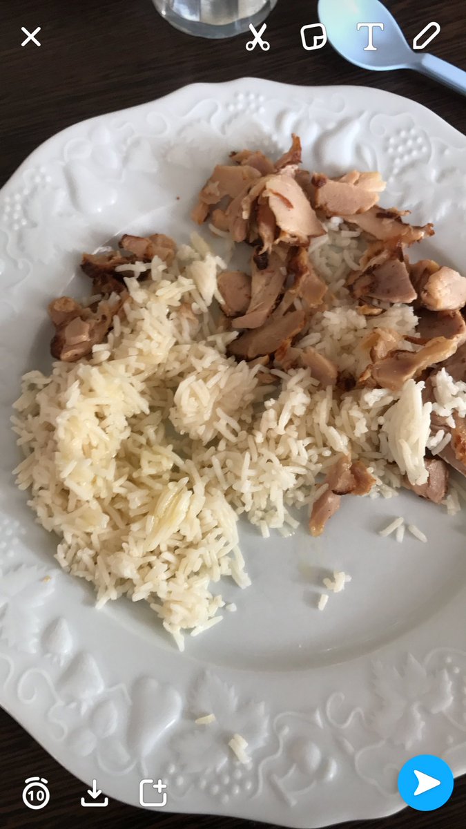 motiv_vibes's tweet photo. Ce moment où tu te rends compte que t'as les même assiettes que @TiboInShape #teamshape #rizdinde https://t.co/xTwxPait71