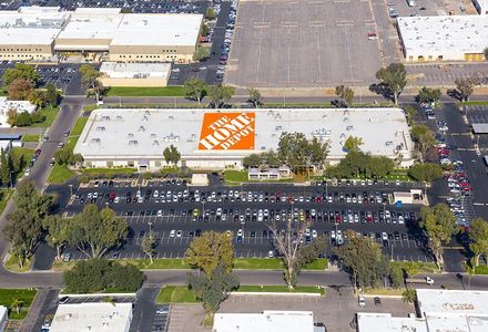 An investor snaps up a Tempe property fully leased to Home Depot as a call center. bisnow.com/phoenix/news/o…
