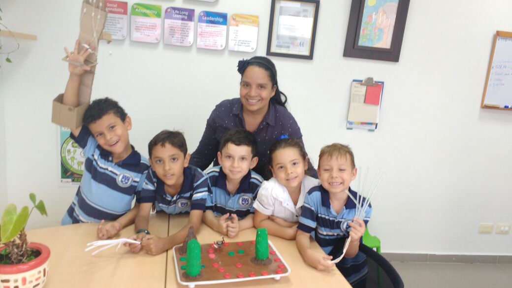 GreenEggs_N_Yam's tweet photo. #panamericanoc Kinder team back from encuentro departamental de semilleros de investigacion #redcolsi  #barrancabermeja #reggioemilia https://t.co/GX1BVnkd7h
