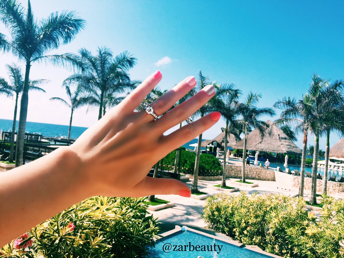 zarbeauty's tweet photo. Woohoo @ares_bond &amp; I are in #Mexico 🌴☀️🐠🍸 Daily vlogs start tomorrow 🎉💍 #engagementring #ringselfie #RivieraMaya https://t.co/9bcfkfPPac