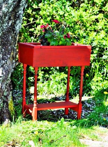 NewWestHipster's tweet photo. Potting Table made with BC Red Cedar Siding scraps... painted #fortyorkred #fusionmineralpaint #newwest #planter https://t.co/iHzg2BkT8R