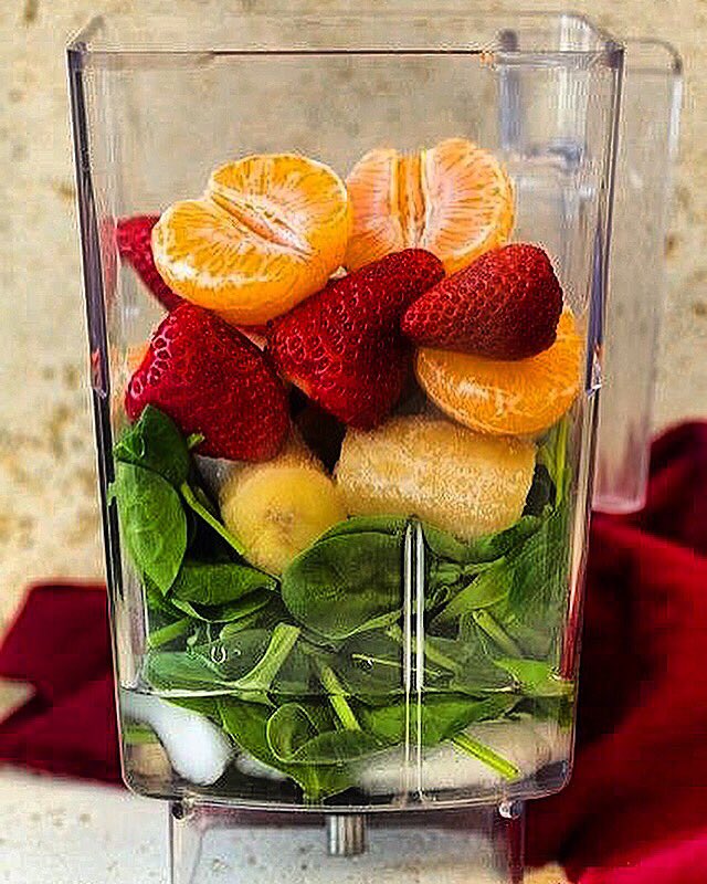 Wellness772's tweet photo. If you can't eat them, blend or juice them...Health is Wealth ...🍌🍇🍓🍍🤸🏾‍♀️✨ ... #Fruits #Veggies #Mindset  #Consistency #Progress #Fitness https://t.co/5irz8eoN2j