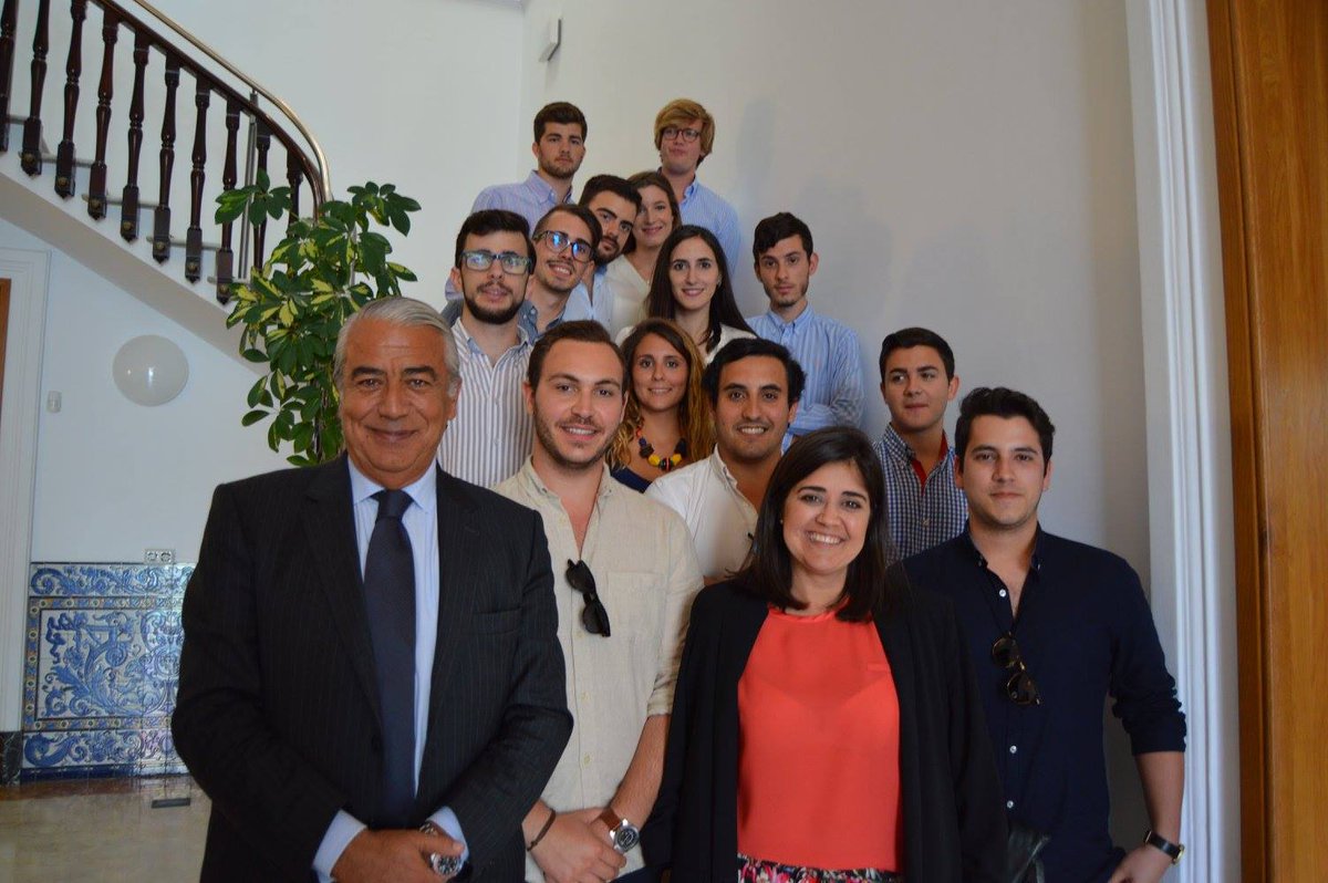 Conectamalaga's tweet photo. Ayer tuvimos el placer de visitar @EscuelaESESA de la mano de Esteban Salmerón. Gran Escuela con una oferta formativa de máxima calidad. https://t.co/TkHRQChxF0