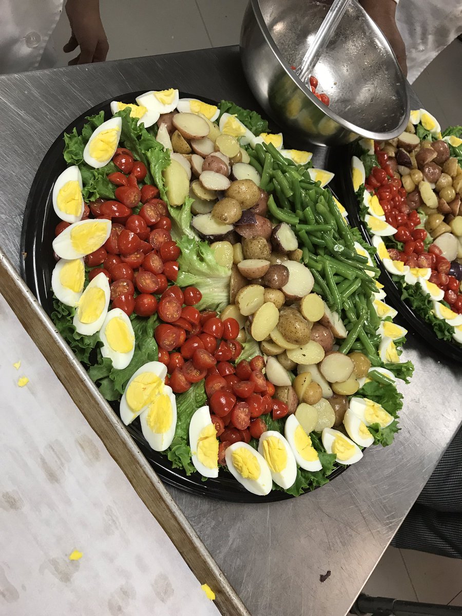 BMTCanteen's tweet photo. SMT hosting Volunteers Nutrition Program Lucheon! Big ups! https://t.co/quy4y64ERP