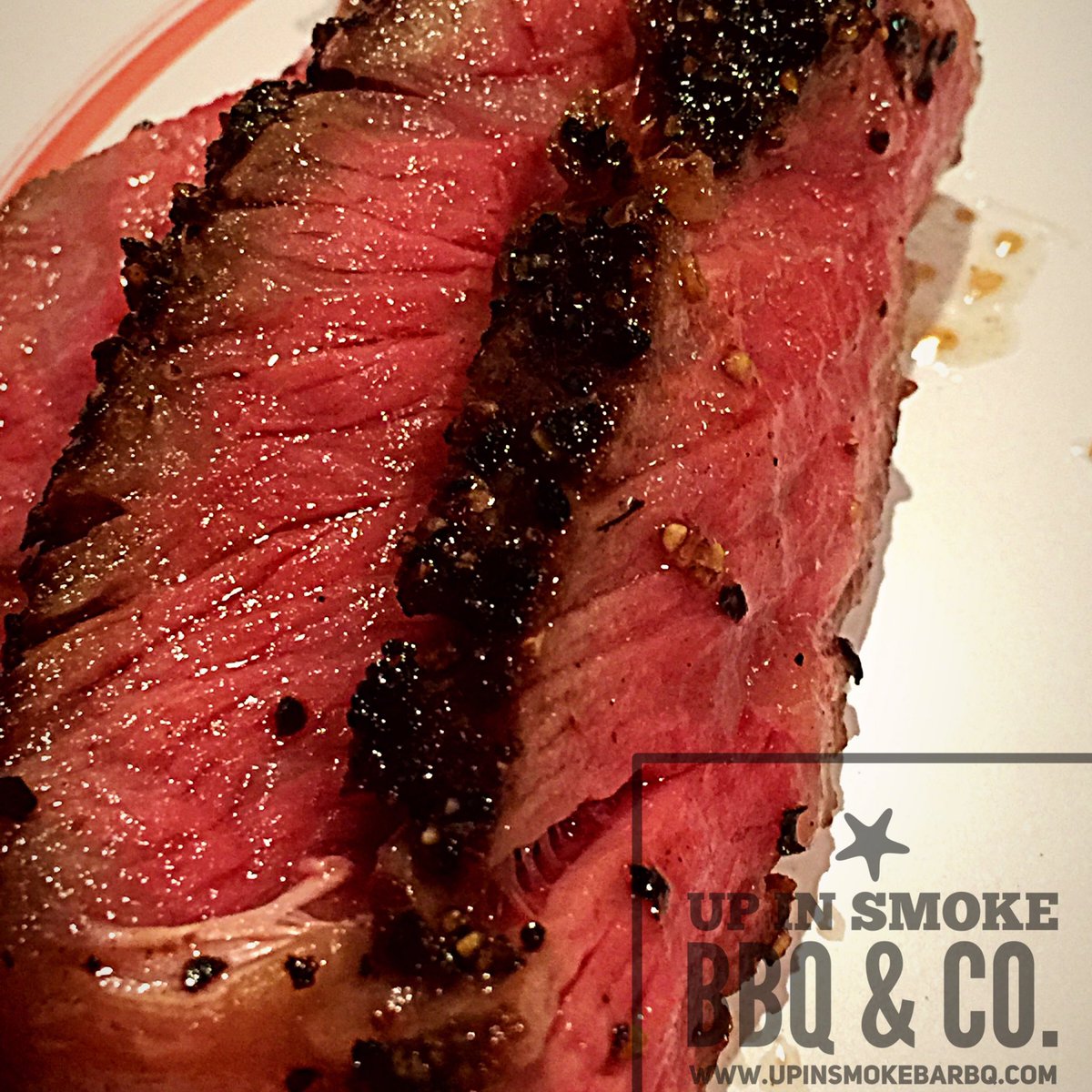 This is how a proper steak looks like <a href="/UpInSmokeBarBQ/">Junior Urias</a> <a href="/rubforgrub1/">Juniors Rub For Grub</a> <a href="/GrillGrate/">GrillGrate</a> <a href="/BigGreenEgg/">Big Green Egg</a> <a href="/bbqguru/">Vance Monnett</a> #steak #juniorurias