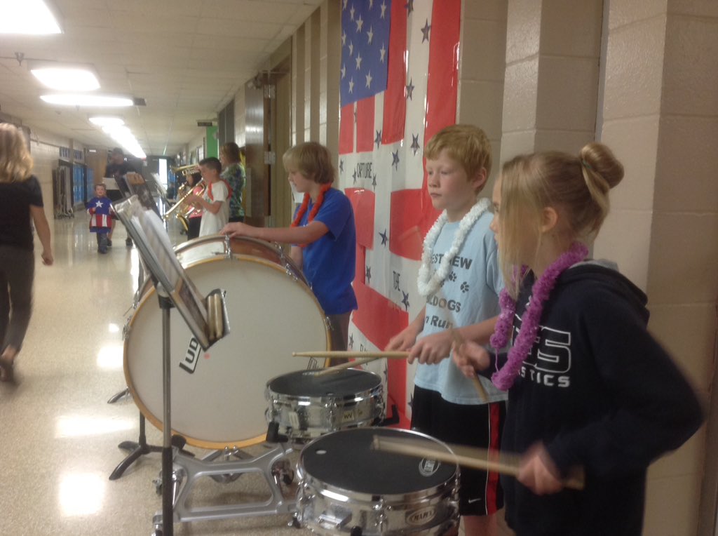 BandisGrand's tweet photo. #FoyerFest #beach #5thgrade #Band #westsidestory @BandIsBrainFood @WVBulldogs https://t.co/FT4MKh18ZU
