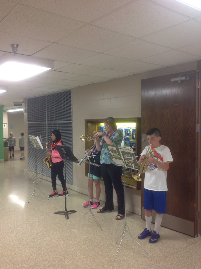 BandisGrand's tweet photo. #FoyerFest #beach #5thgrade #Band #westsidestory @BandIsBrainFood @WVBulldogs https://t.co/FT4MKh18ZU