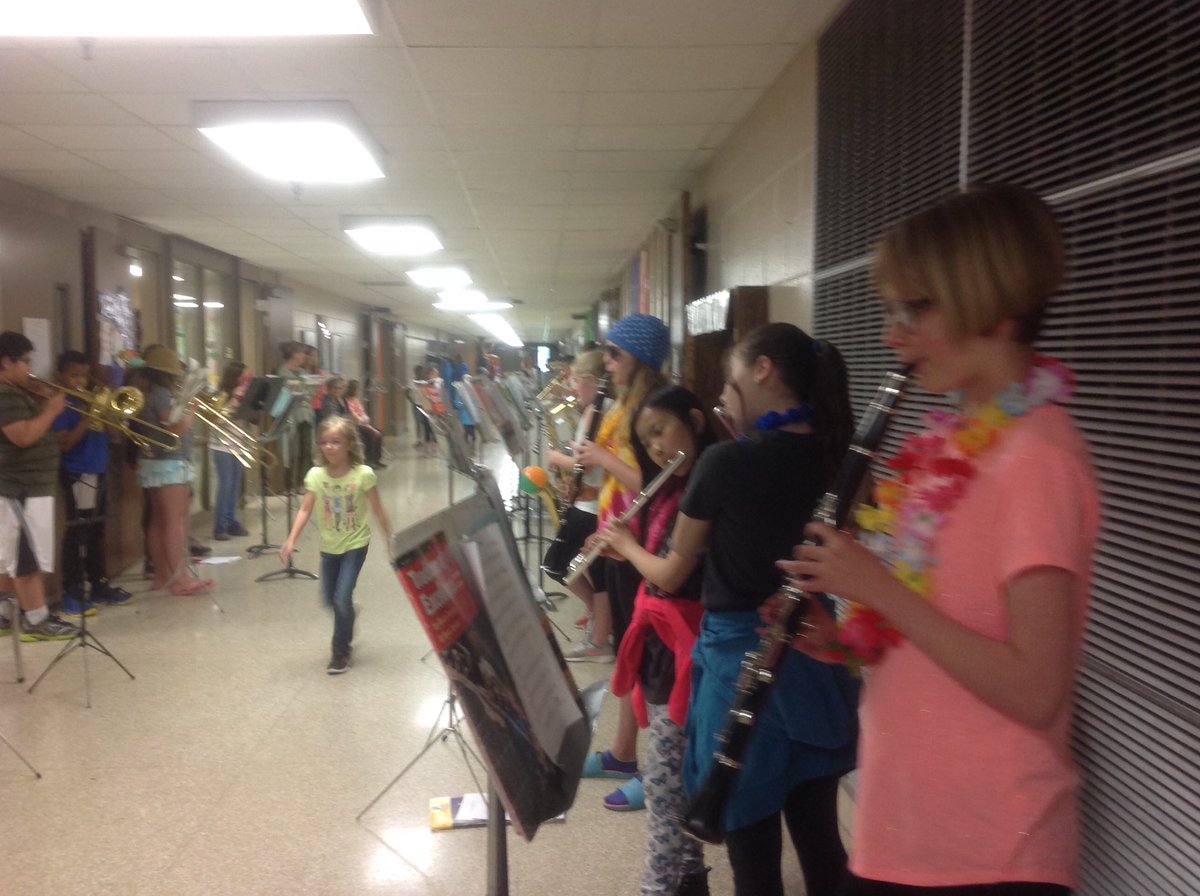 BandisGrand's tweet photo. #FoyerFest @WVBulldogs #beach #5thgrade #Band @BandIsBrainFood #westsidestory https://t.co/cCqlTxMiFJ