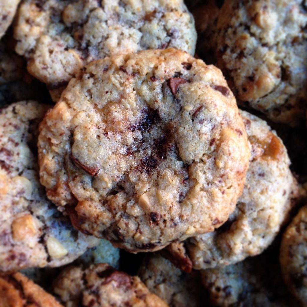 kateliquorish's tweet photo. A new invention: the #SnickersCookie - #DarkChocolate #Caramel #Peanuts - irresistibly good and very very naughty … https://t.co/HTrFRfoqhl https://t.co/CI8Lrv687f