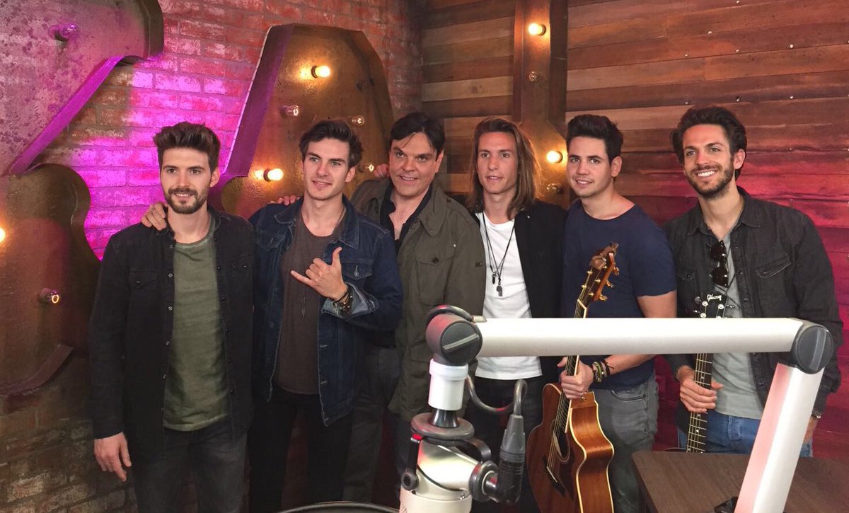 dvicioficial's tweet photo. Empezando la mañana con nuestro amigo @jessiecervantes !! Gracias siempre por tu apoyo!!! https://t.co/7Qzxa8EzWk