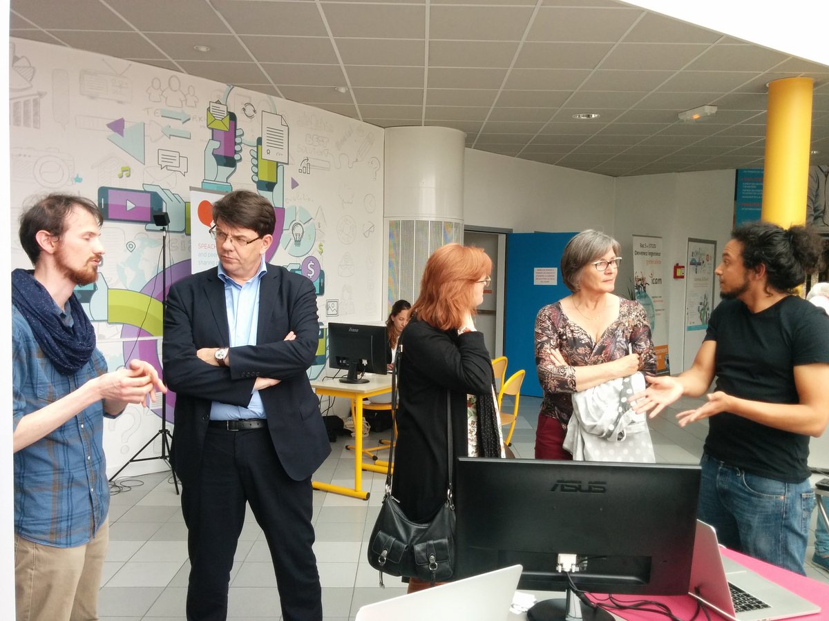 #VannesEdTech : les échanges se poursuivent sur les ateliers Test&amp;Learn ... Ici le stand <a href="/PairForm/">PairForm</a>