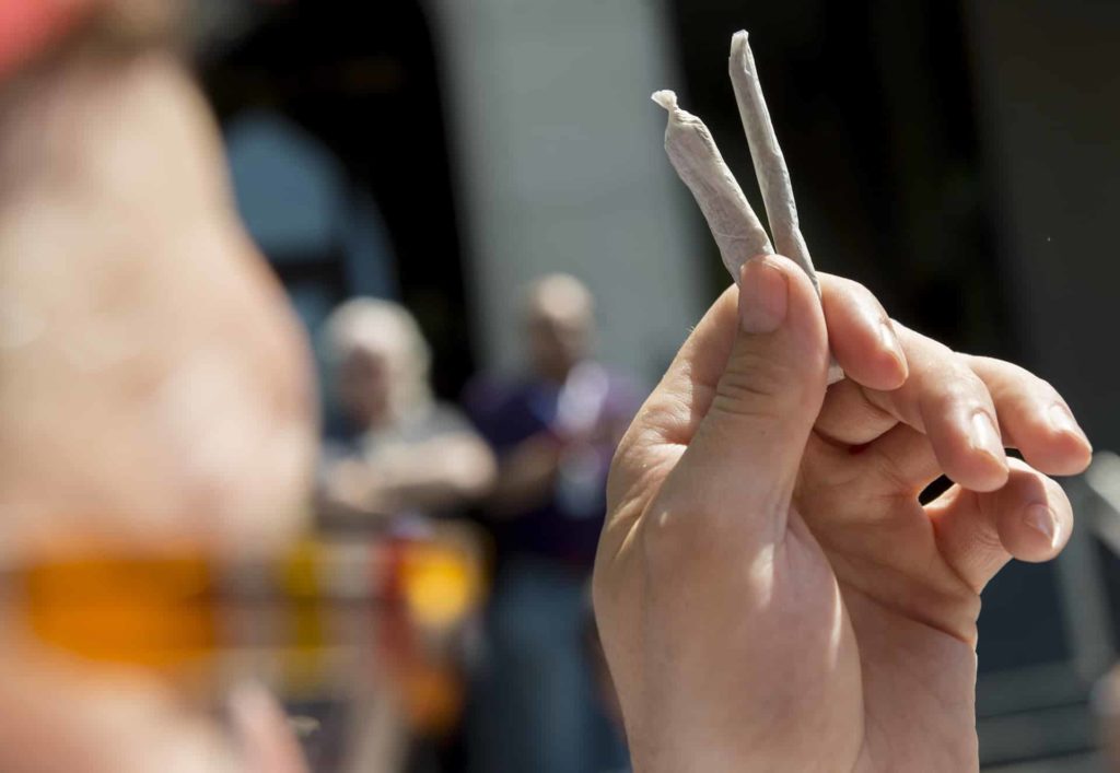 VICENews's tweet photo. Yet another study shows legalizing weed doesn't make more teens get high https://t.co/DKlQdoyCnP https://t.co/9Nbc2zYgHY